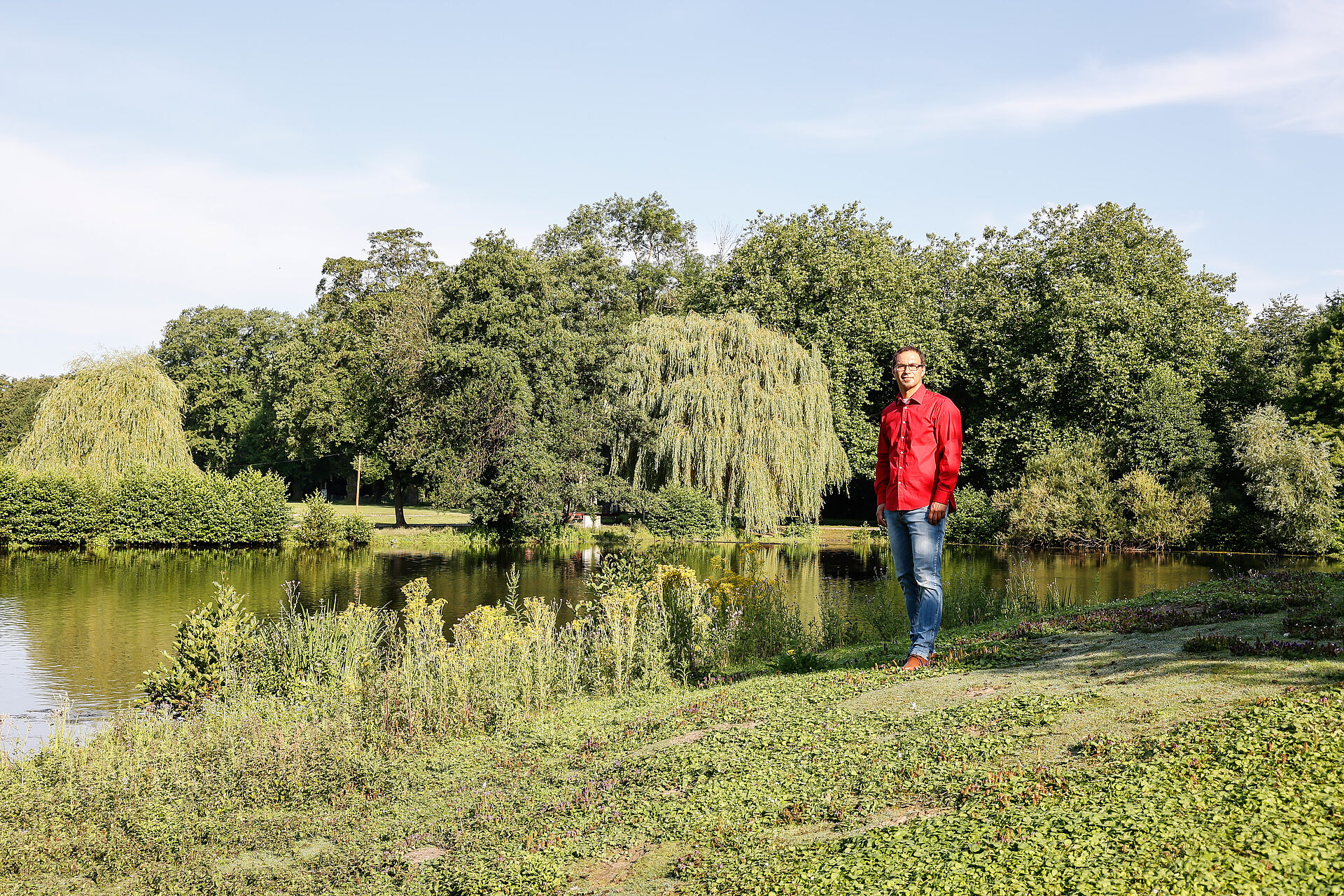 Bild von Mann vor einem Teich in der Dortmunder Nordstadt