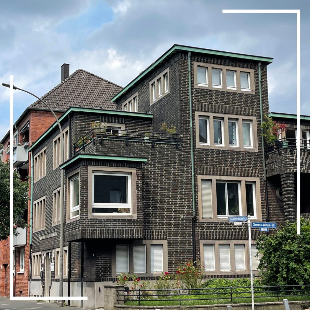 4 stöckiges Haus mit grauen Klinker