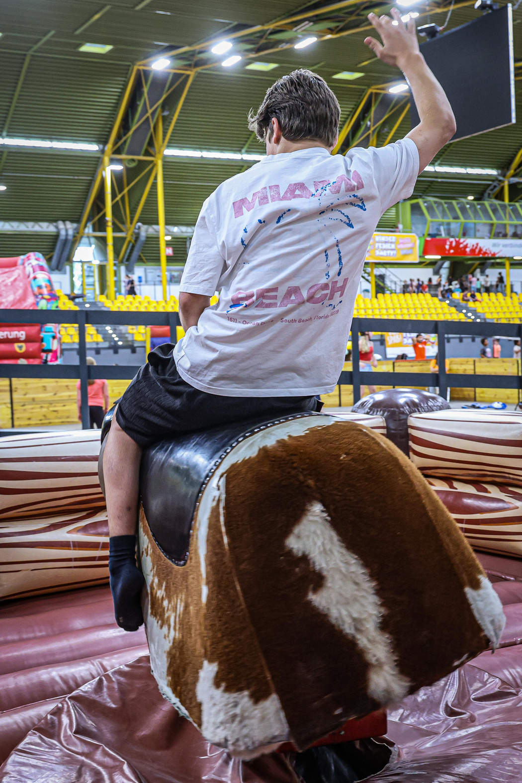 Eind Kind beim Rodeoreiten