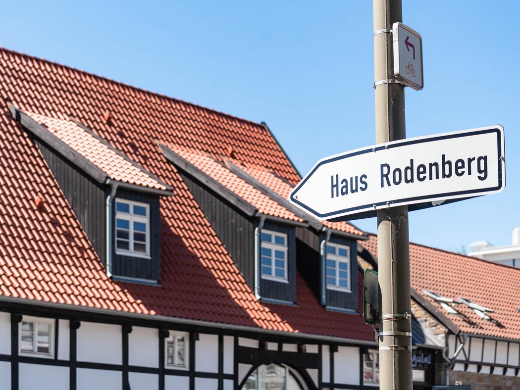 Wegweiser zu haus Rodenberg