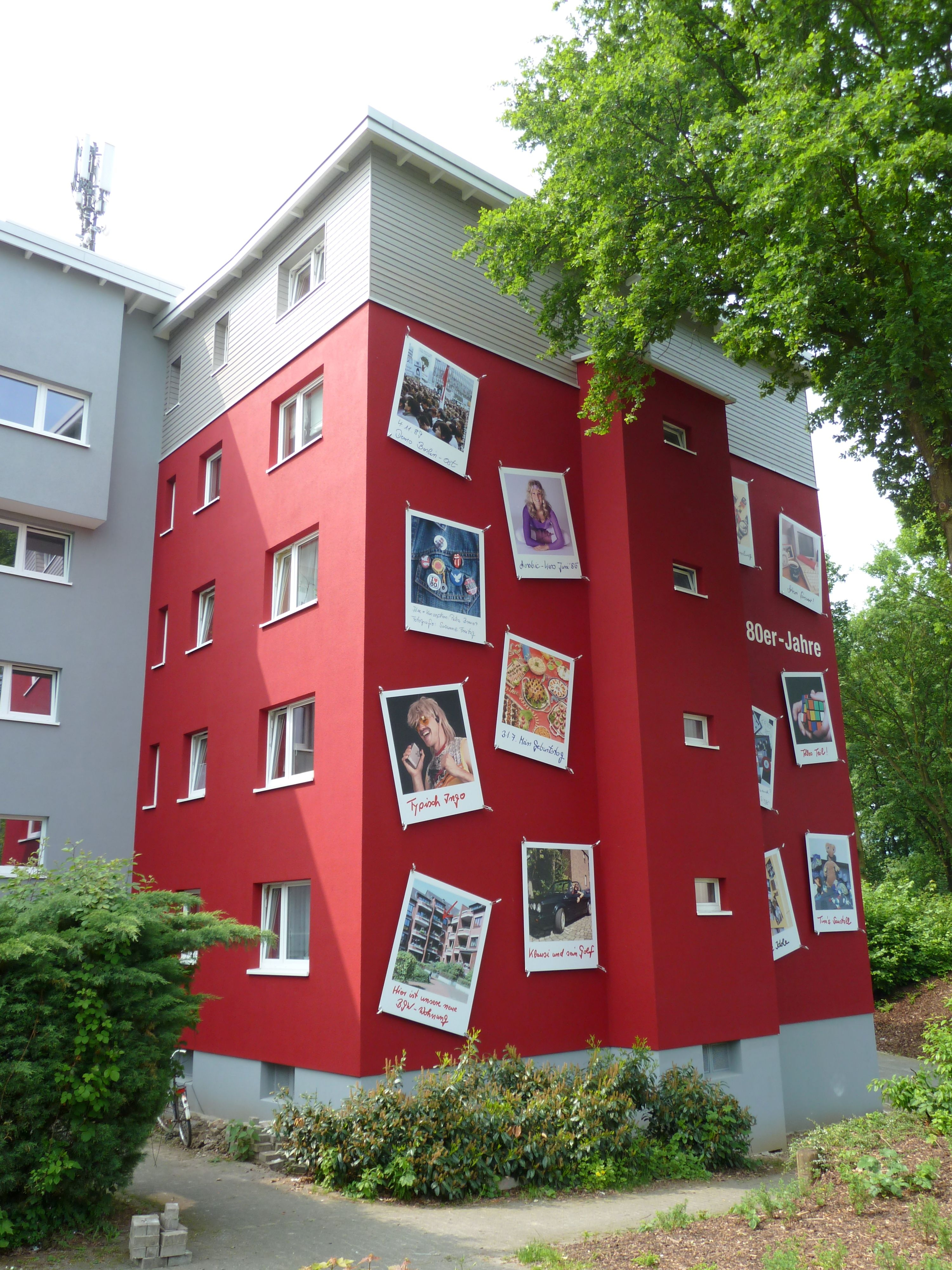 Fassade von einem Mehrfamilienhaus