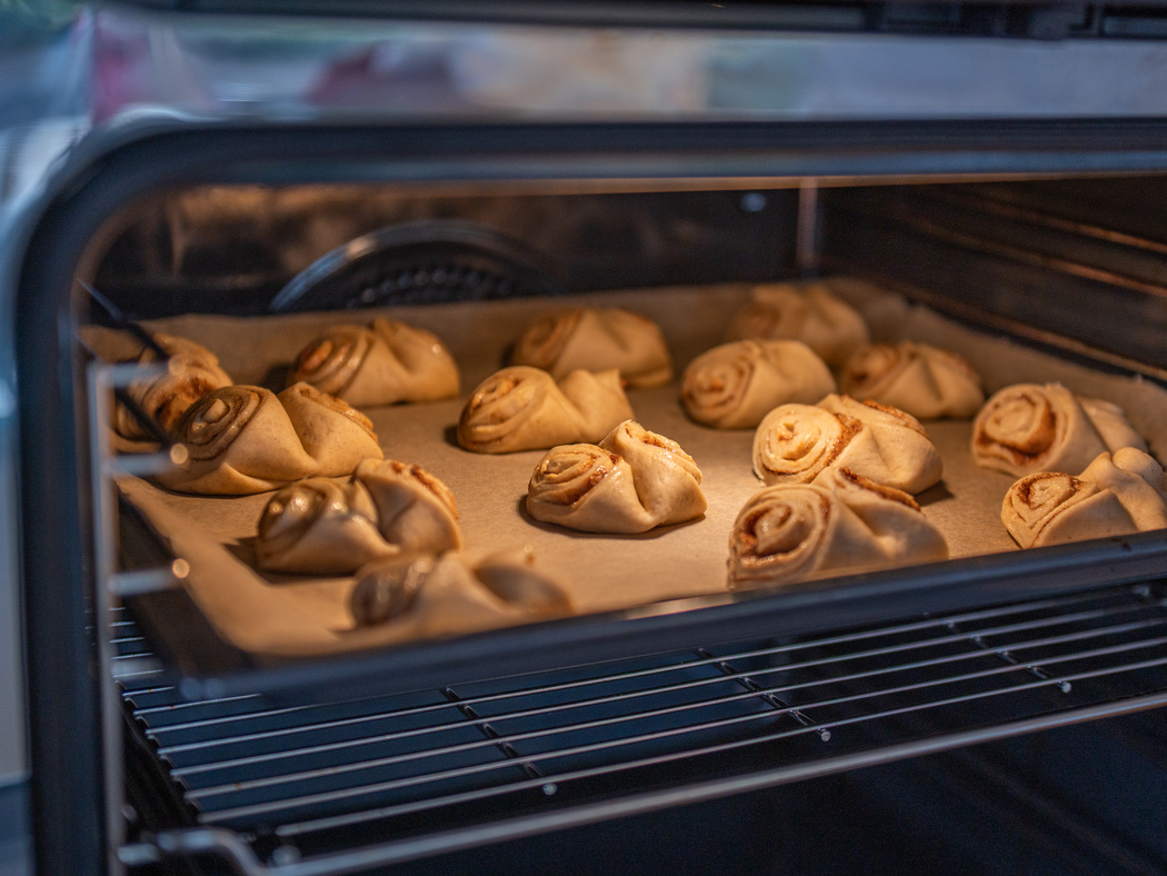 Zimtschnecken im Ofen