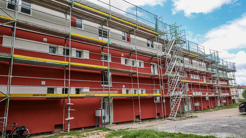 Mehrfamilienhaus erhält ein neues Stockwerk